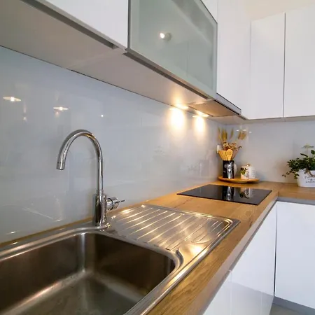 Cicibella Daire Kastela